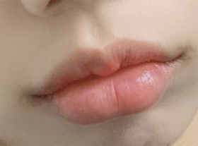 곰탕푸우's Lips review