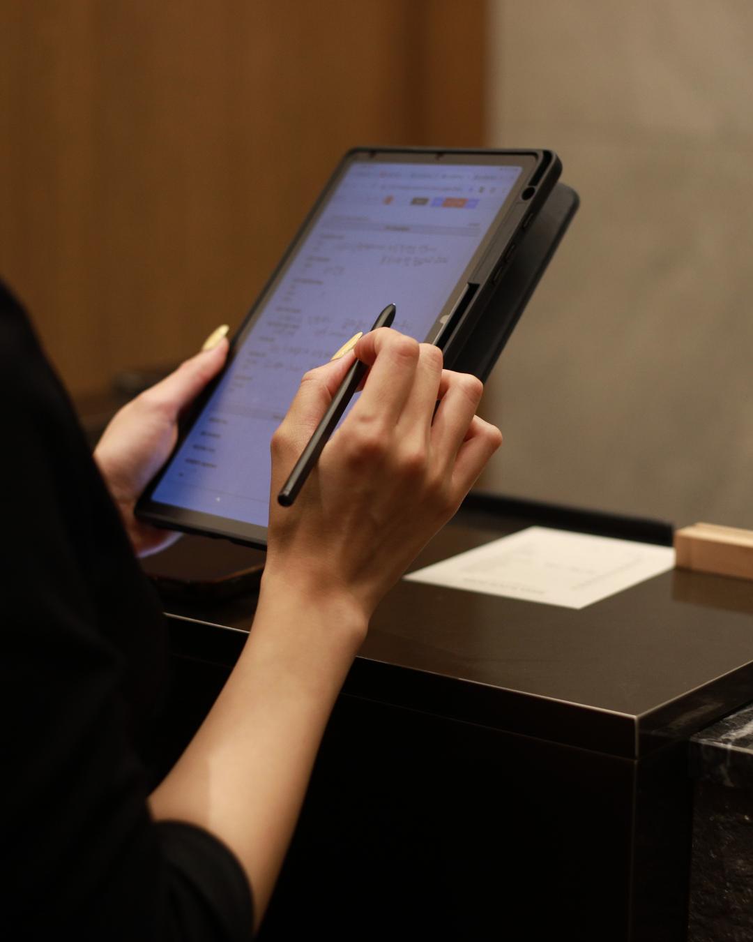English-speaking consultant reviewing an international patient's surgery plan at NANA Plastic Surgery Seoul