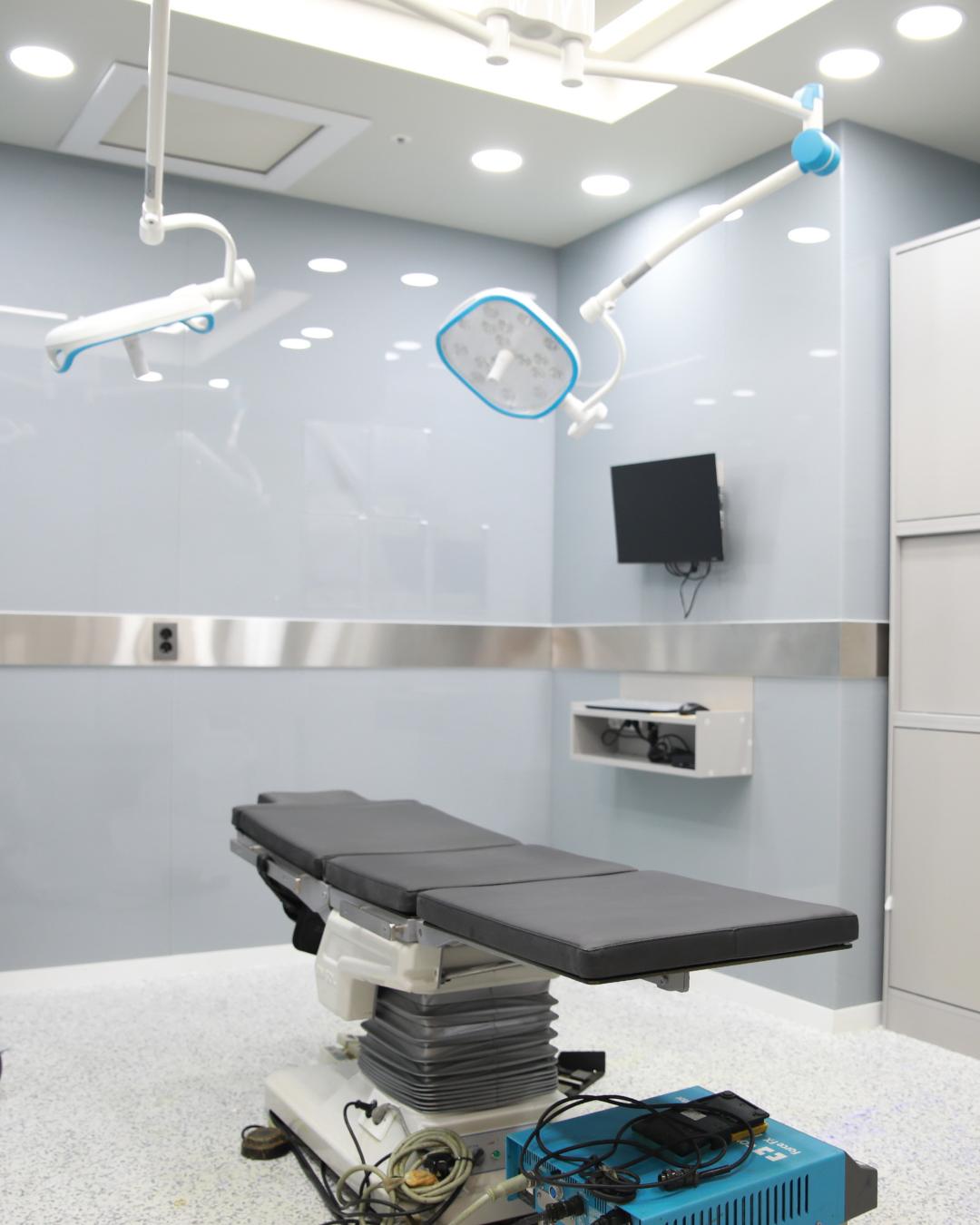 Operating room at NANA Plastic Surgery in Seoul, equipped for safe cosmetic surgery for international patients